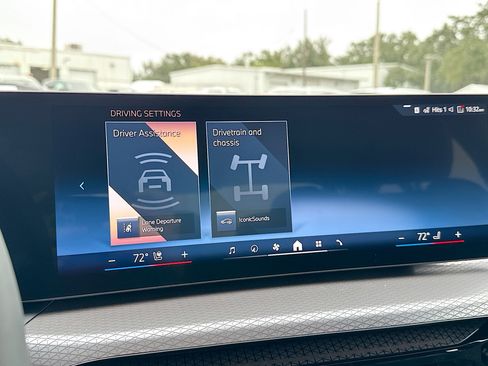 New 2026 BMW 330i Sedan w/ M Sport Package image 31