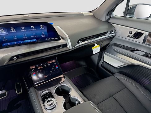 New 2026 Cadillac Vistiq Luxury image 24