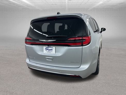 New 2026 Chrysler Pacifica Limited image 10