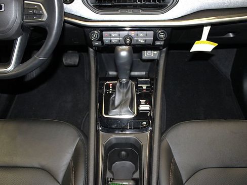Certified 2022 Jeep Compass Latitude w/ Sun and Sound Group AWD/4WD image 23