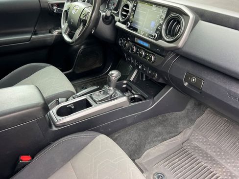 Certified 2022 Toyota Tacoma TRD Off-Road image 15