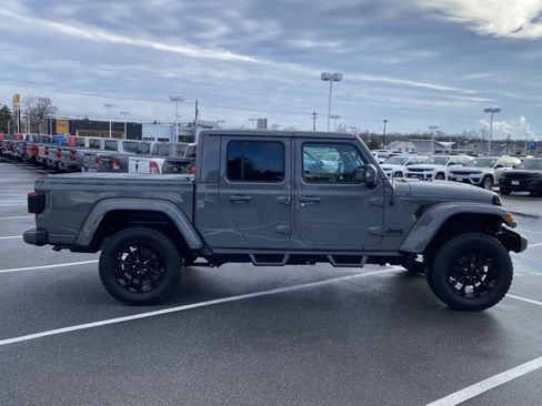 Used 2022 Jeep Gladiator Overland image 6