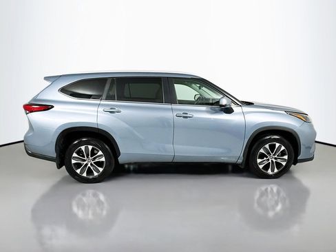 Used 2023 Toyota Highlander XLE AWD/4WD image 9
