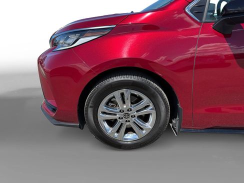 Used 2023 Toyota Sienna XSE w/ XSE Plus Package image 9