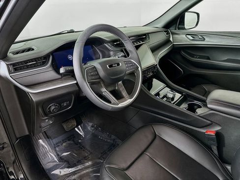 Certified 2025 Jeep Grand Cherokee L Limited w/ Luxury Tech Group II image 17