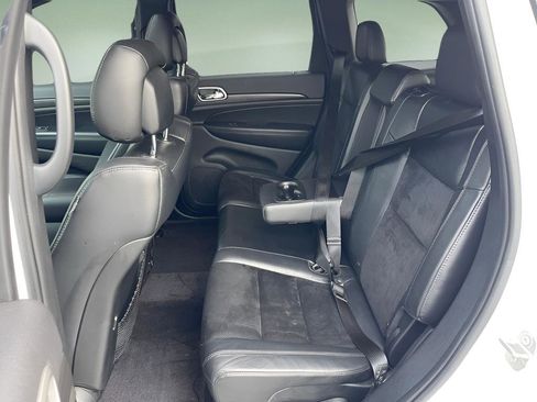 Used 2018 Jeep Grand Cherokee Altitude image 15