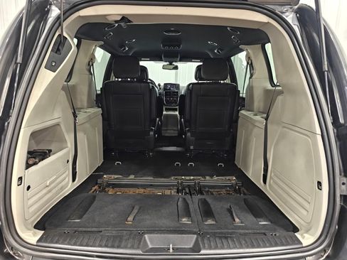 Used 2020 Dodge Grand Caravan SXT image 28