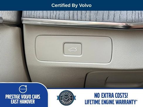 Certified 2025 Volvo XC90 B5 Plus AWD/4WD image 30