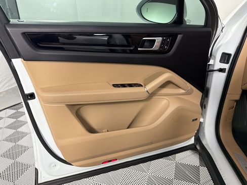 Certified 2022 Porsche Cayenne S AWD/4WD image 25
