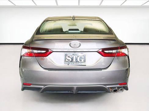 Used 2021 Toyota Camry SE image 5