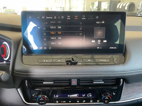 Certified 2024 Nissan Rogue Platinum FWD image 17