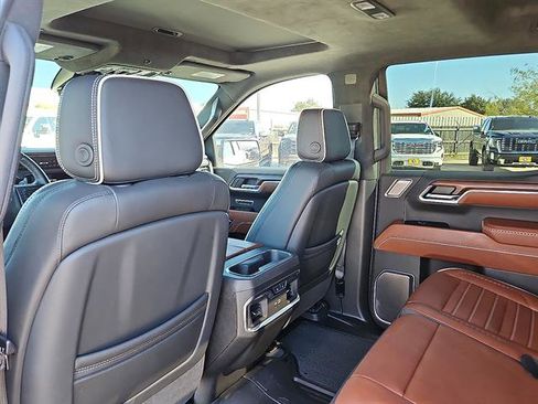 Used 2024 GMC Sierra 1500 Denali Ultimate image 9