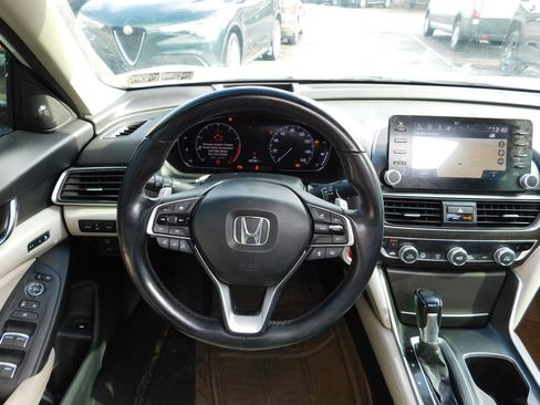 Used 2018 Honda Accord Touring image 10