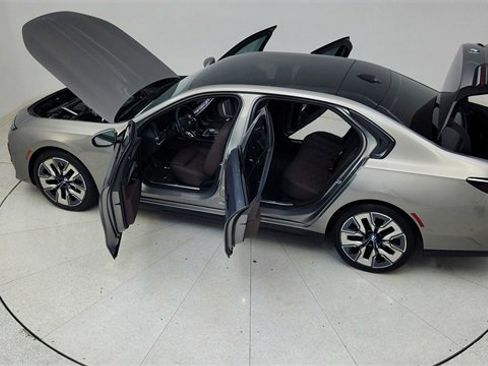 Used 2024 BMW 740i image 83