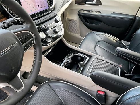 Used 2022 Chrysler Pacifica Limited FWD image 20