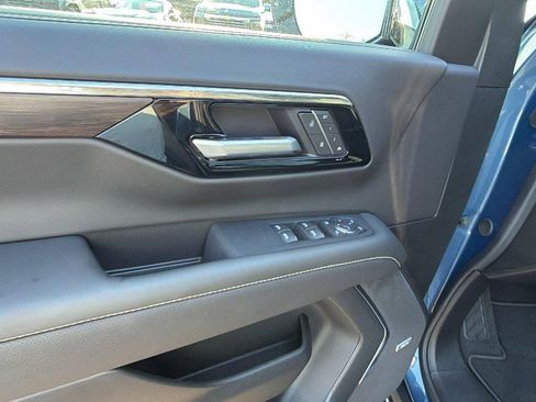 New 2026 Chevrolet Suburban Premier w/ Sun And Tow Package AWD/4WD image 15