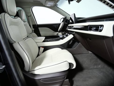 Certified 2023 Lincoln Aviator Black Label w/ Dynamic Handling Package AWD/4WD image 9