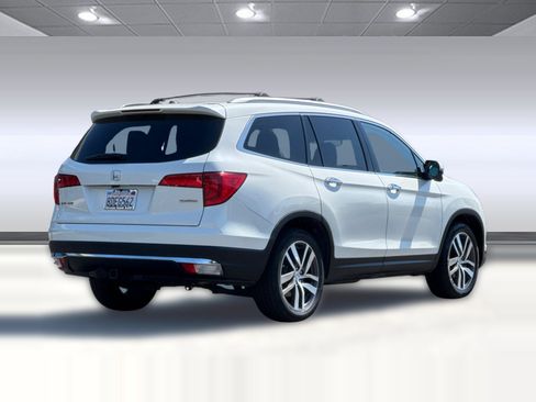 Used 2017 Honda Pilot Touring image 8