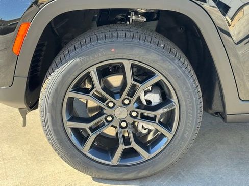 New 2025 Jeep Grand Cherokee Limited image 7