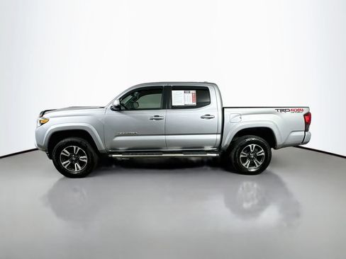 Used 2019 Toyota Tacoma TRD Sport AWD/4WD image 5