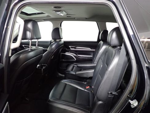 Used 2022 Kia Telluride S AWD/4WD image 35
