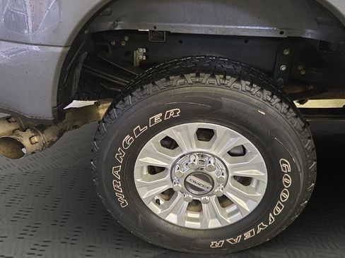 Used 2022 Ford F250 XLT w/ FX4 Off-Road Package AWD/4WD image 21
