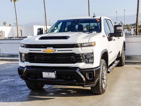 Used 2025 Chevrolet Silverado 2500 Custom w/ Custom Value Package AWD/4WD image 4