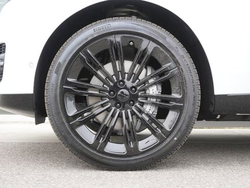 New 2026 Land Rover Range Rover Long Wheelbase SE AWD/4WD image 32