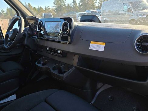 Used 2025 Mercedes-Benz Sprinter 2500 image 12