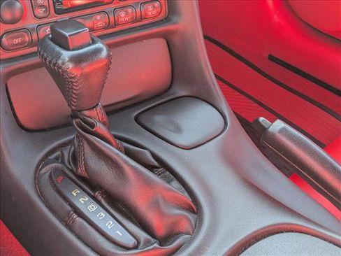 Used 2004 Chevrolet Corvette Coupe image 11