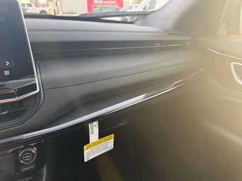 New 2026 Jeep Compass Latitude image 21