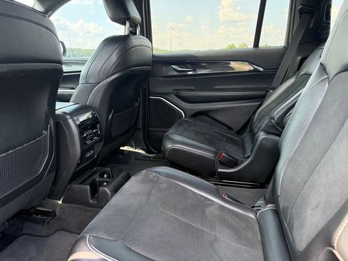 Used 2022 Jeep Grand Cherokee L Laredo RWD image 16