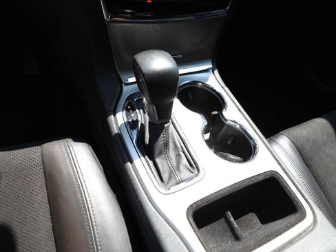 Used 2019 Jeep Grand Cherokee Altitude AWD/4WD image 20