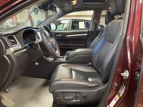 Certified 2019 Toyota Highlander XLE AWD/4WD image 13