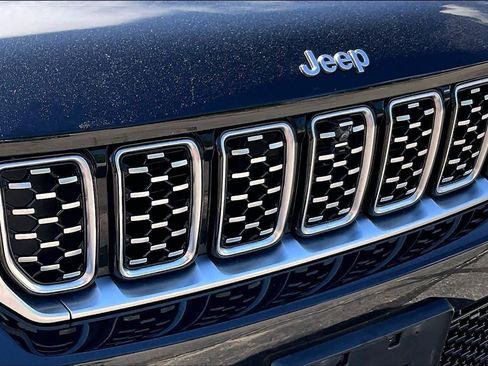 Used 2022 Jeep Grand Cherokee Summit AWD/4WD image 31
