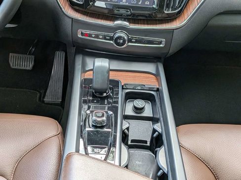 Used 2023 Volvo XC60 B5 Plus AWD/4WD image 19