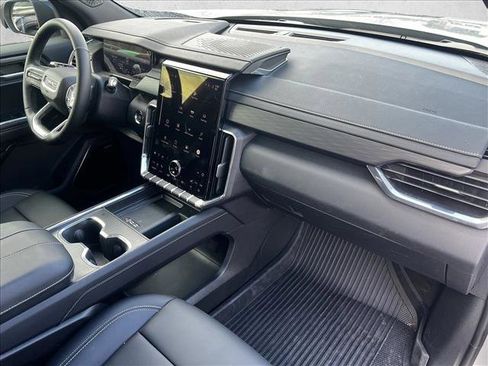 Used 2025 GMC Acadia Elevation w/ Elevation Premium Package image 23