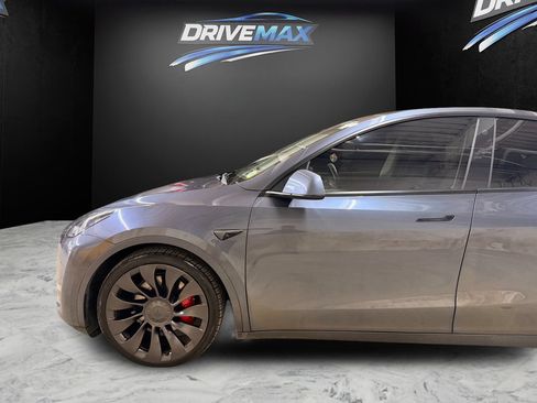 Used 2022 Tesla Model Y Performance AWD/4WD image 9