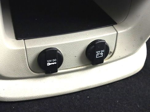 Used 2019 Dodge Grand Caravan SE w/ UConnect Hands-Free Group image 21