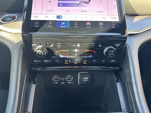 New 2025 Jeep Grand Cherokee L Limited image 37