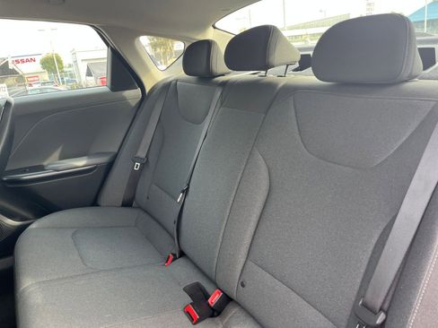 Used 2025 Kia K4 LXS image 27