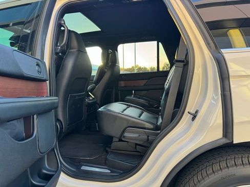 Used 2020 Lincoln Navigator Reserve image 6