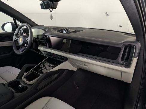 New 2026 Porsche Cayenne AWD/4WD image 19