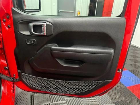 Used 2024 Jeep Wrangler Unlimited AWD/4WD image 13