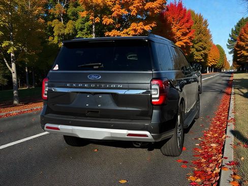 Used 2024 Ford Expedition Limited image 2