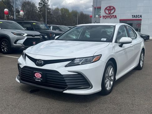 Used 2023 Toyota Camry LE image 3
