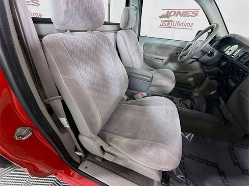 Used 2001 Toyota Tacoma Base image 24