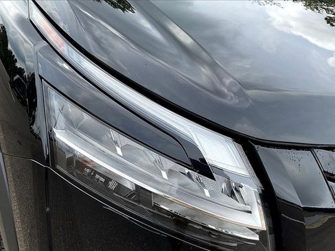 Used 2024 Nissan Pathfinder Platinum image 29