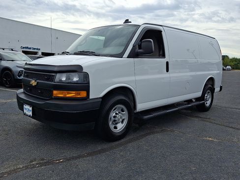 Used 2025 Chevrolet Express 2500 w/ Enhanced Convenience Package RWD image 3