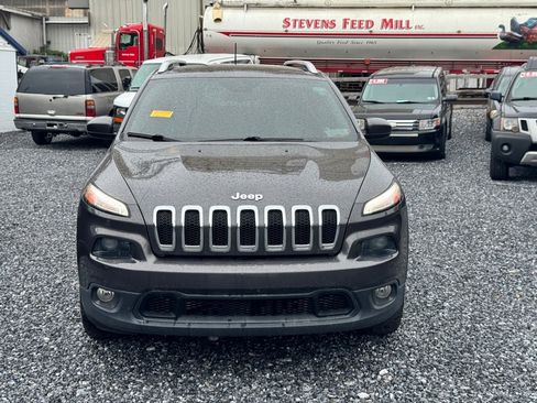 Used 2016 Jeep Cherokee Latitude w/ Cold Weather Group image 2